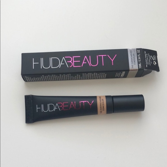 Huda Beauty Concealer - Picture 1 of 3